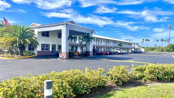 Flamingo Motel image 1
